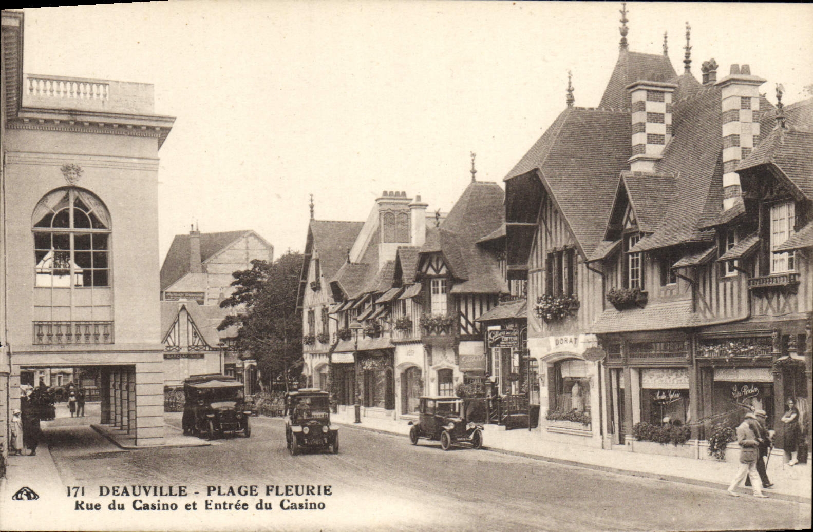 VINTAGE POSTCARD Deauville Street of the casino and entry of the casino