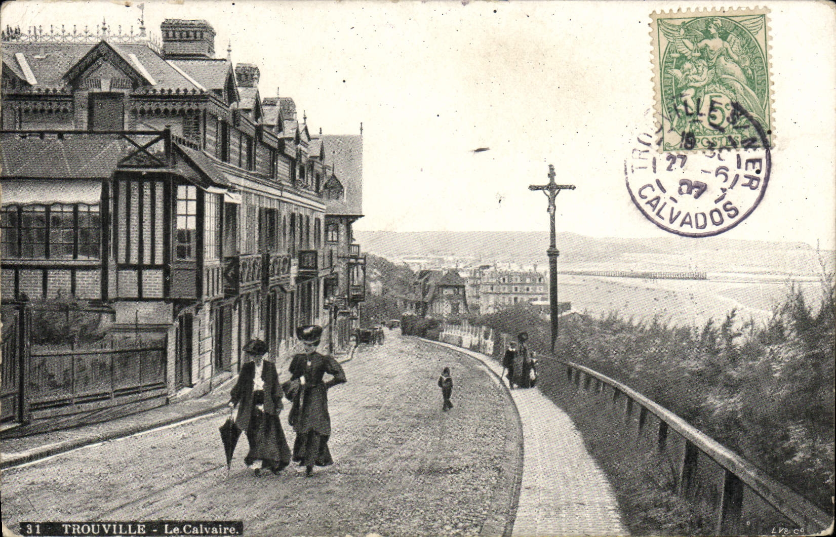 CPA Deauville Le Calvaire