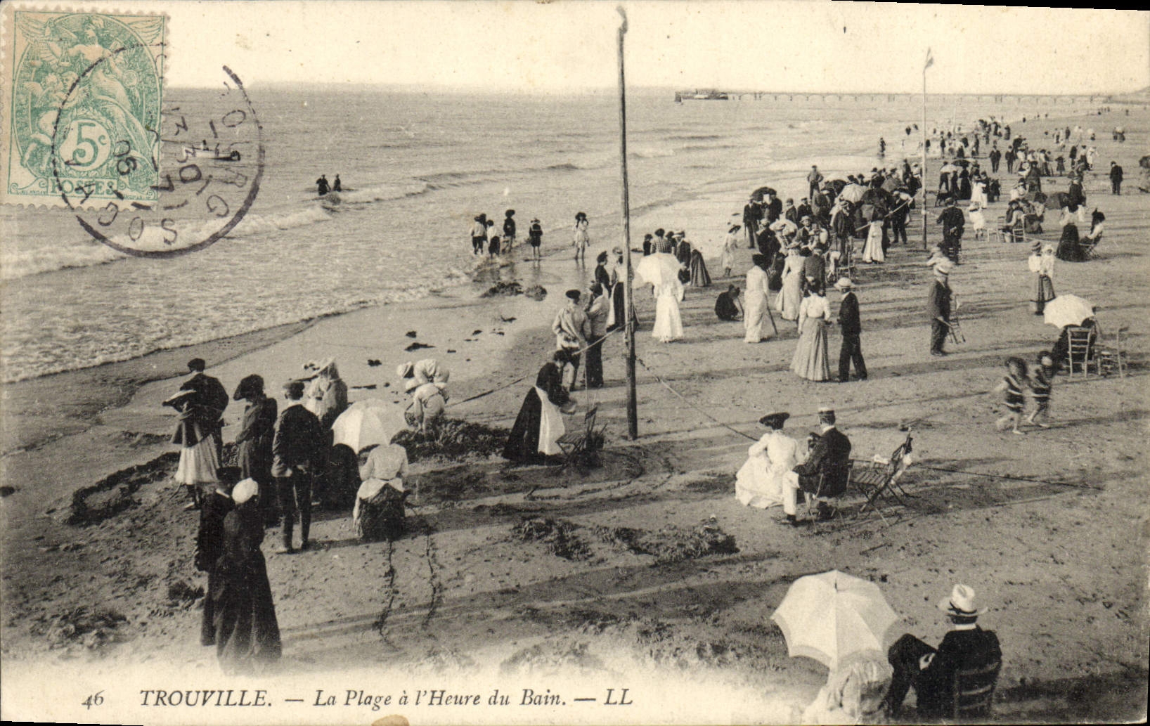 VINTAGE POSTCARD Deauville the Beach per Hour of the Bath