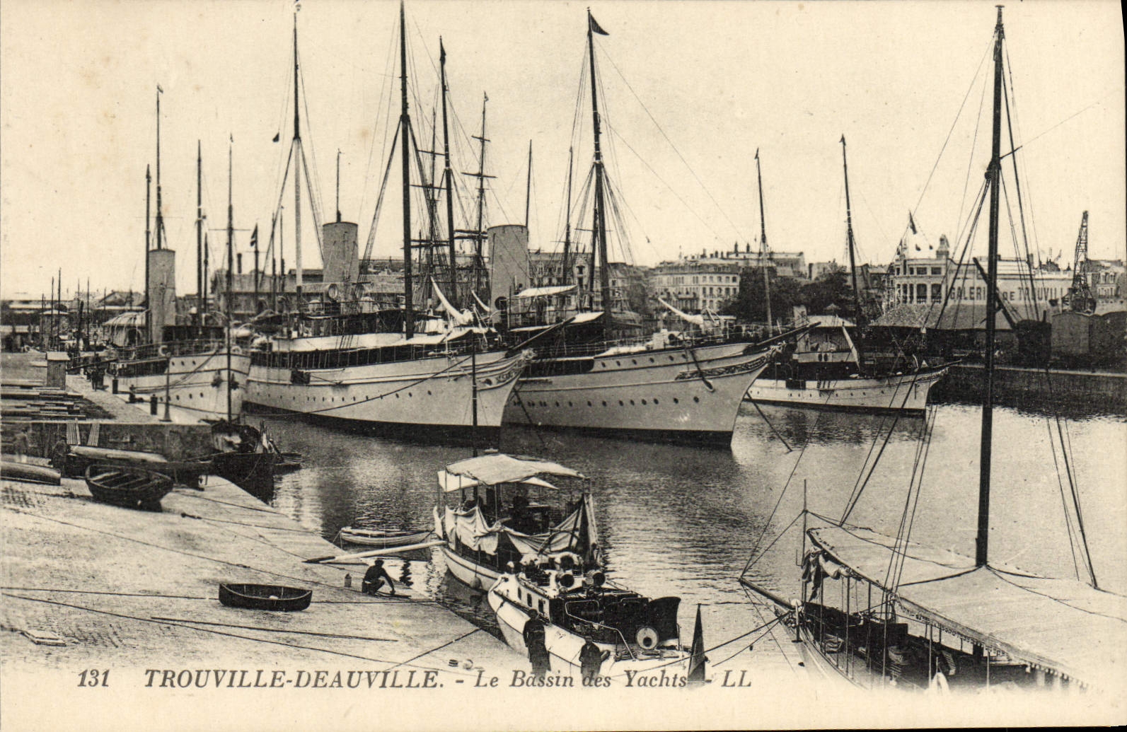 CPA Trouville Deauville La Bassin des Yachts Bateaux