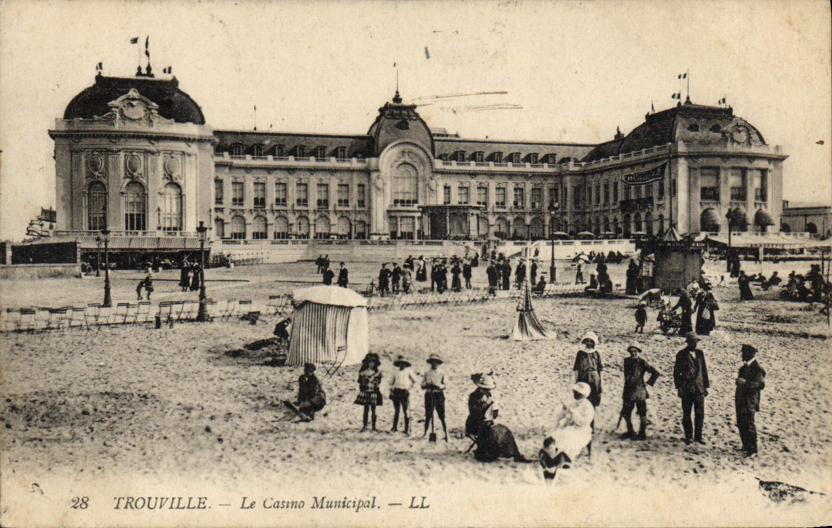 POSTAL Trouville de la VENDIMIA el casino municipal