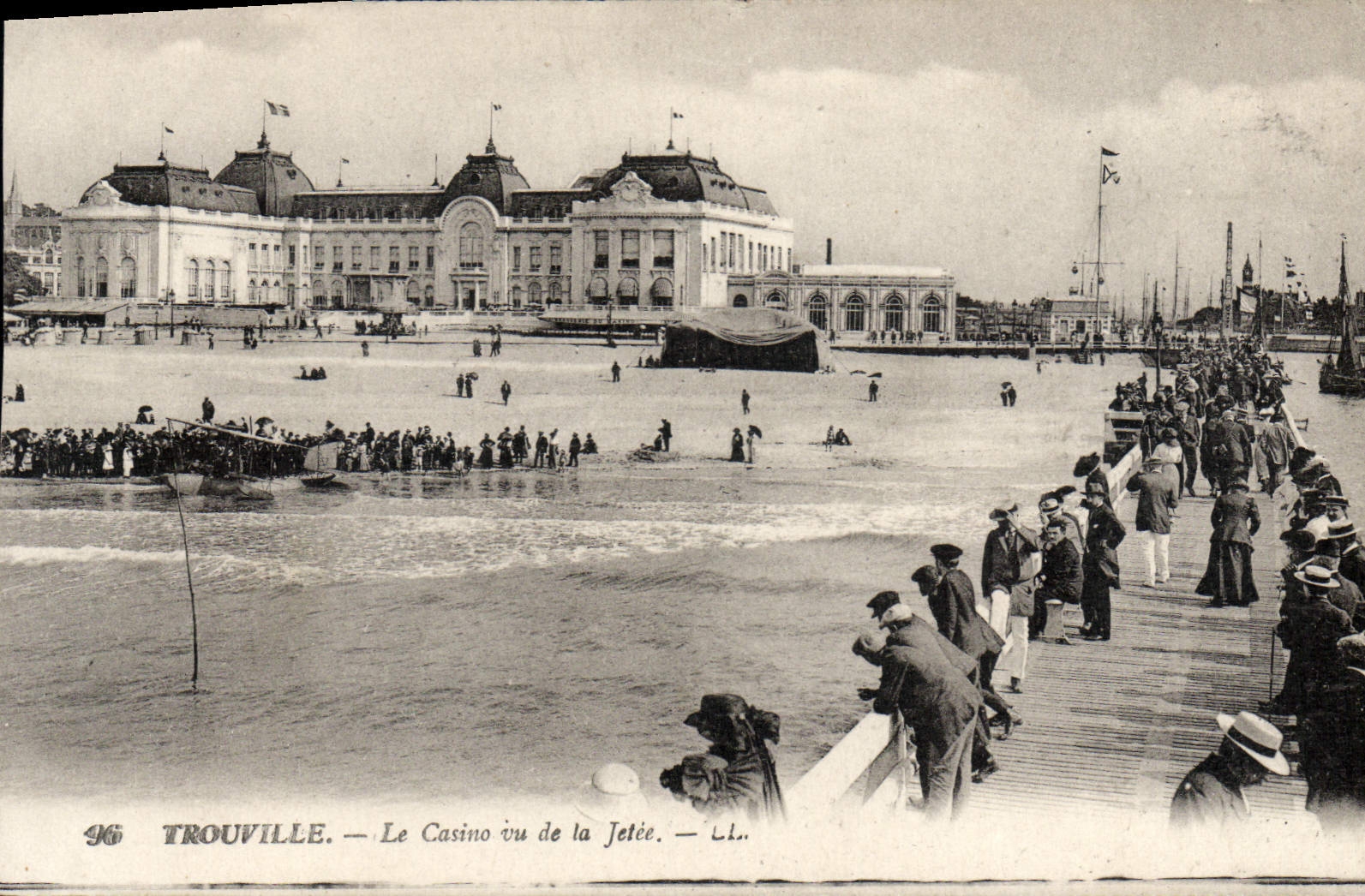 POSTAL Trouville de la VENDIMIA el casino visto del embarcadero