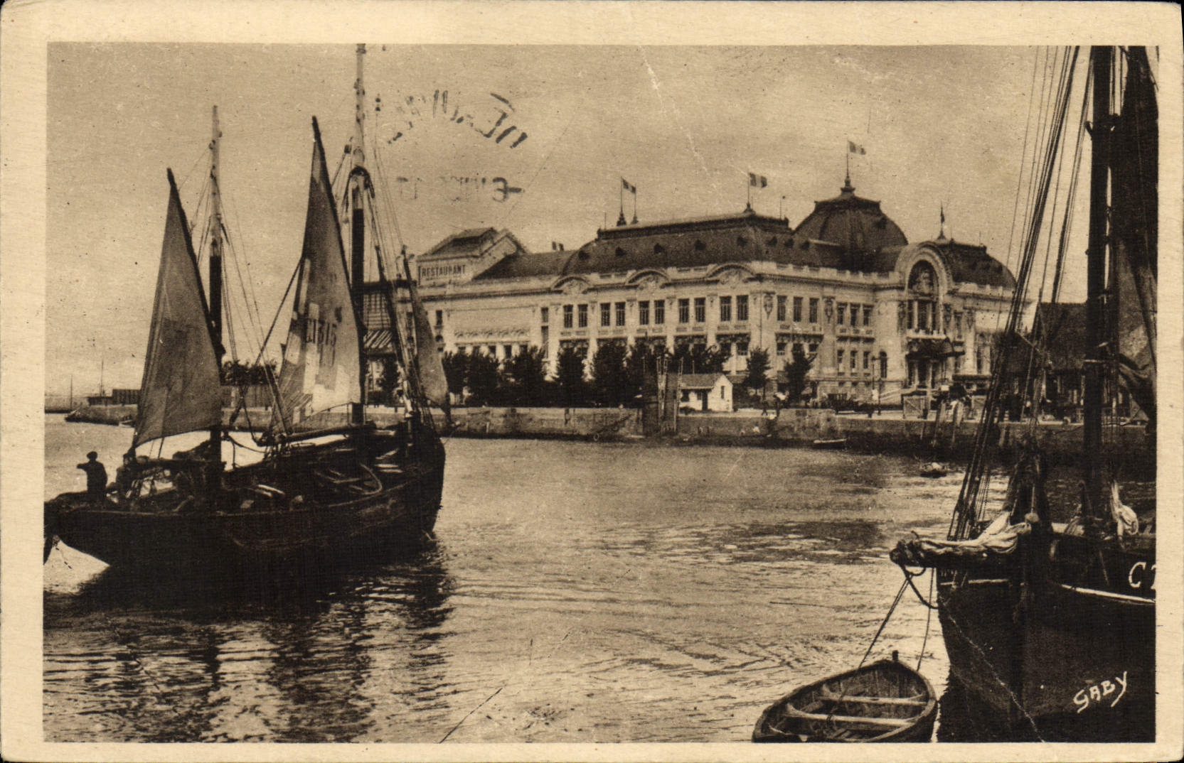 CPA Trouville Reine Des Plages Le Port et le casino Bateaux