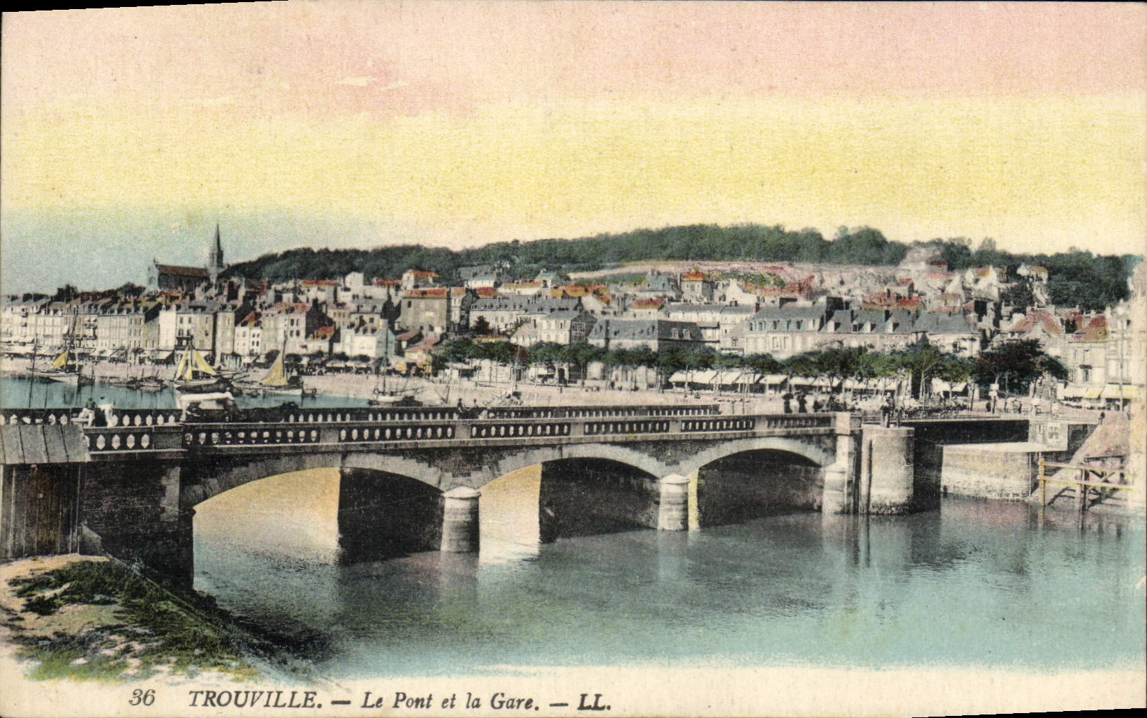 CPA Trouville Le Pont de la Gare