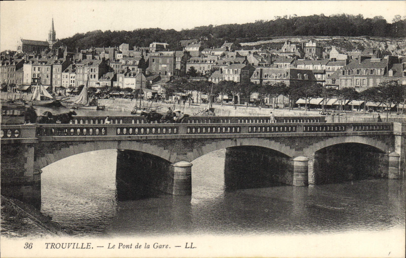 CPA Trouville Le Pont de la Gare