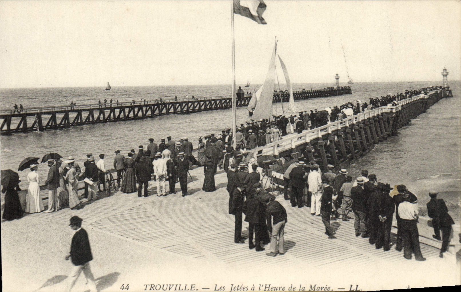 POSTAL Trouville de la VENDIMIA el embarcadero por la hora de la marea