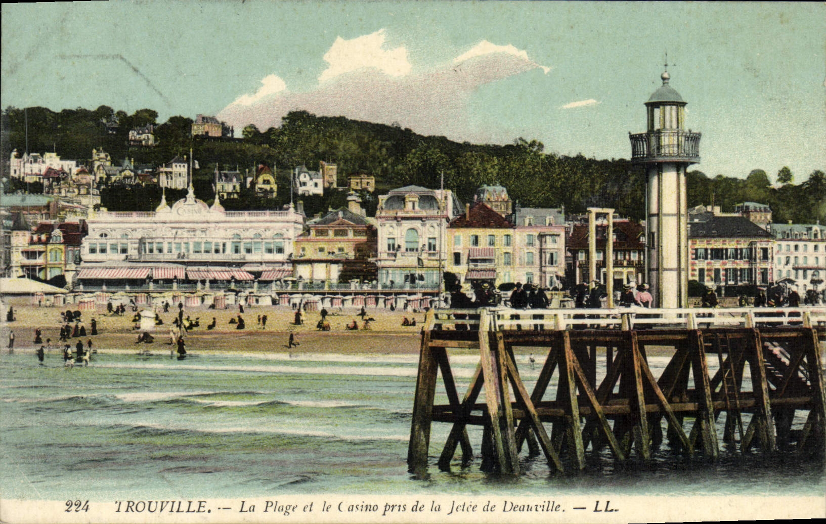 CPA Trouville La Plage et le Casino Pris de la Jetee de Deauville