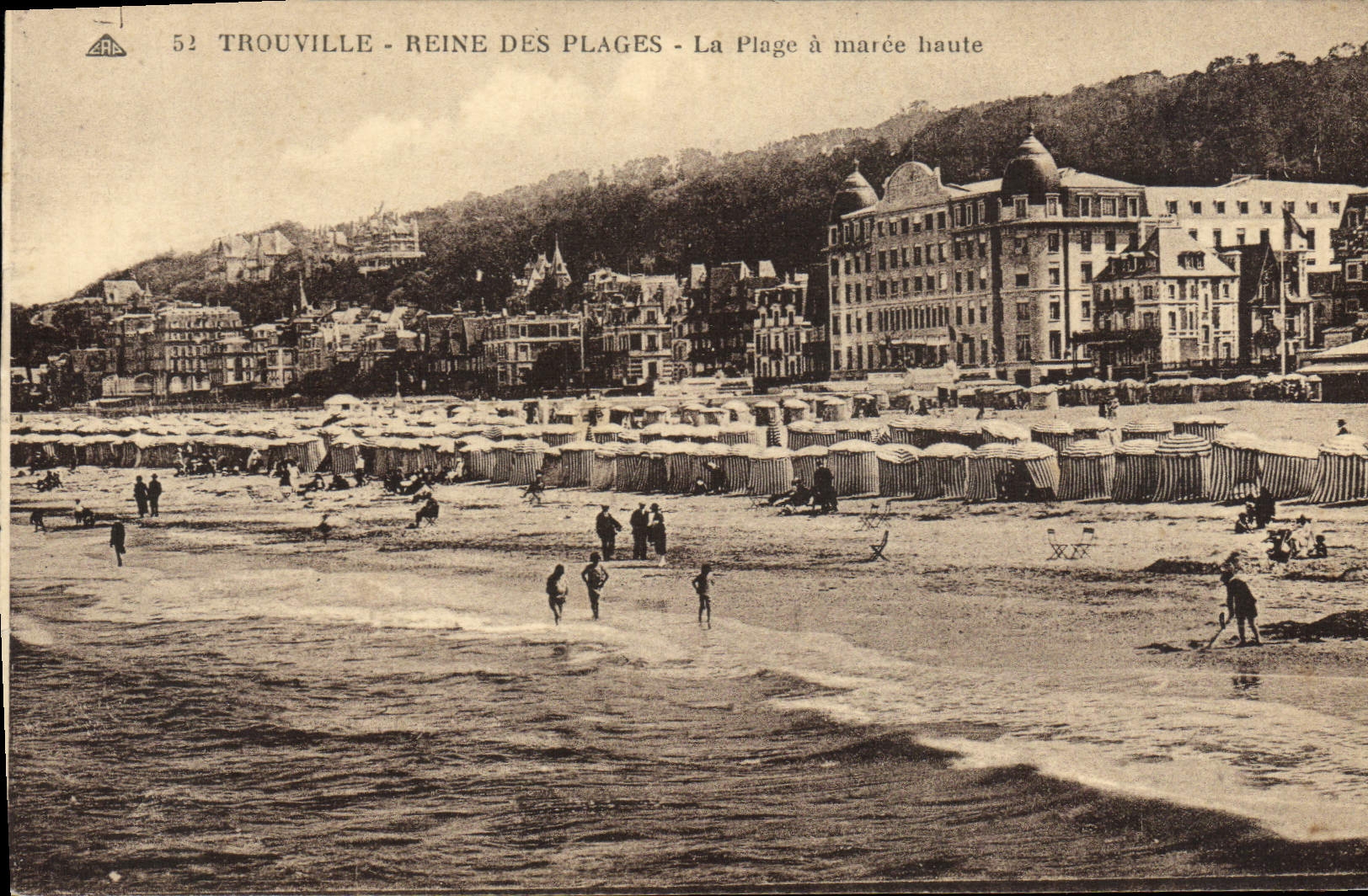 La POSTAL Trouville de la VENDIMIA en Mer la playa tiene alta marea