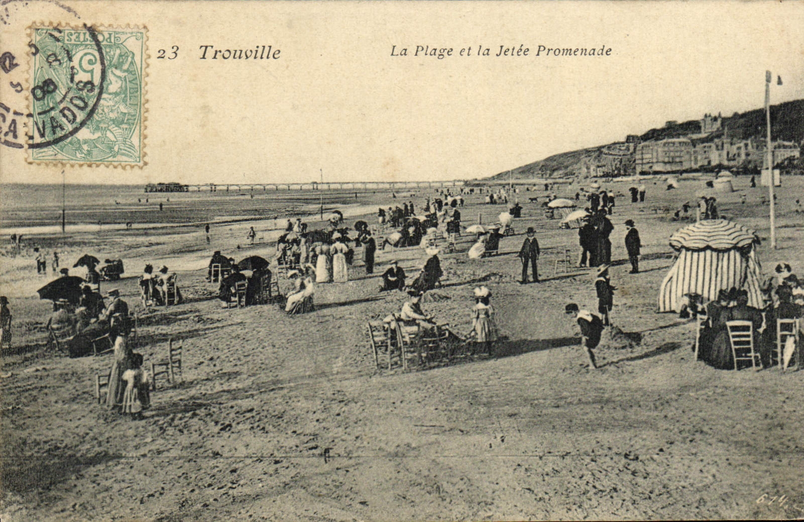 La reina de Trouville de la POSTAL de la VENDIMIA de las playas la playa y el embarcadero camina