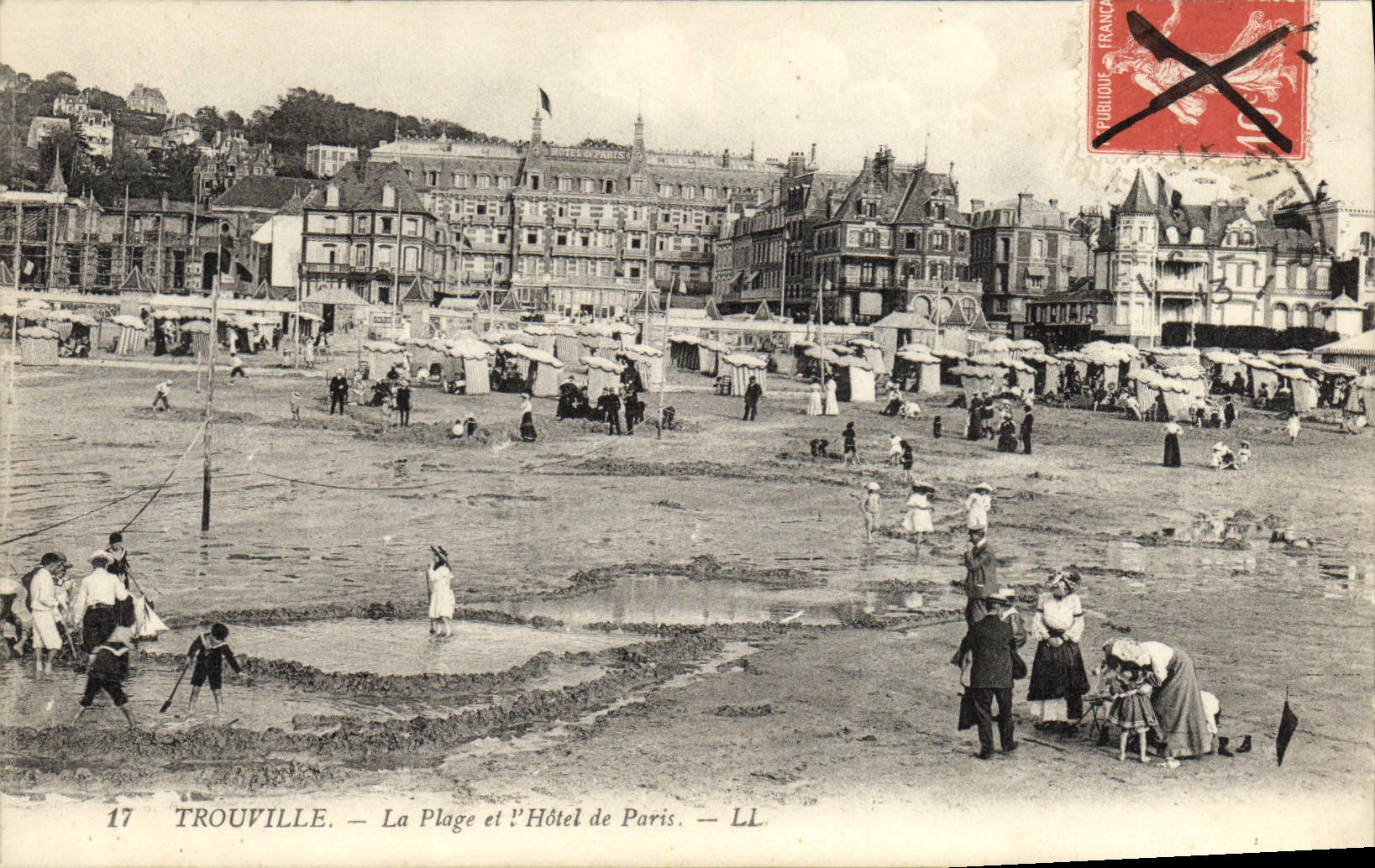POSTAL Trouville de la VENDIMIA la playa y el hotel de París