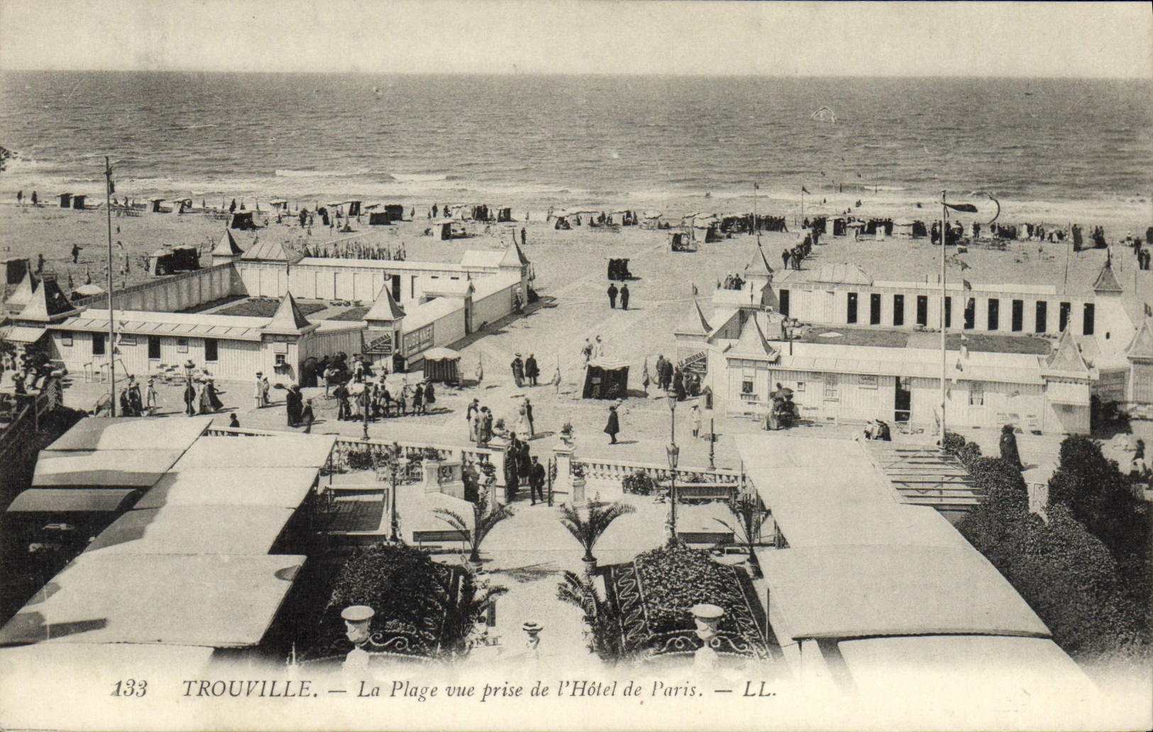 CPA Trouville La Plage vue prise de l'Hotel de Paris 