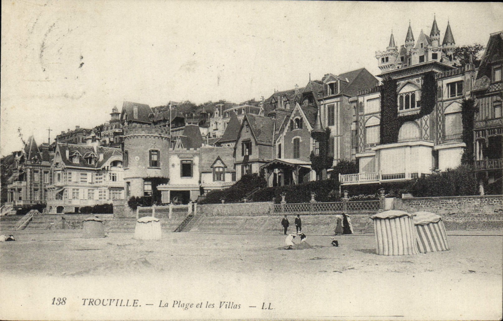 POSTAL Trouville de la VENDIMIA la playa y los chalets
