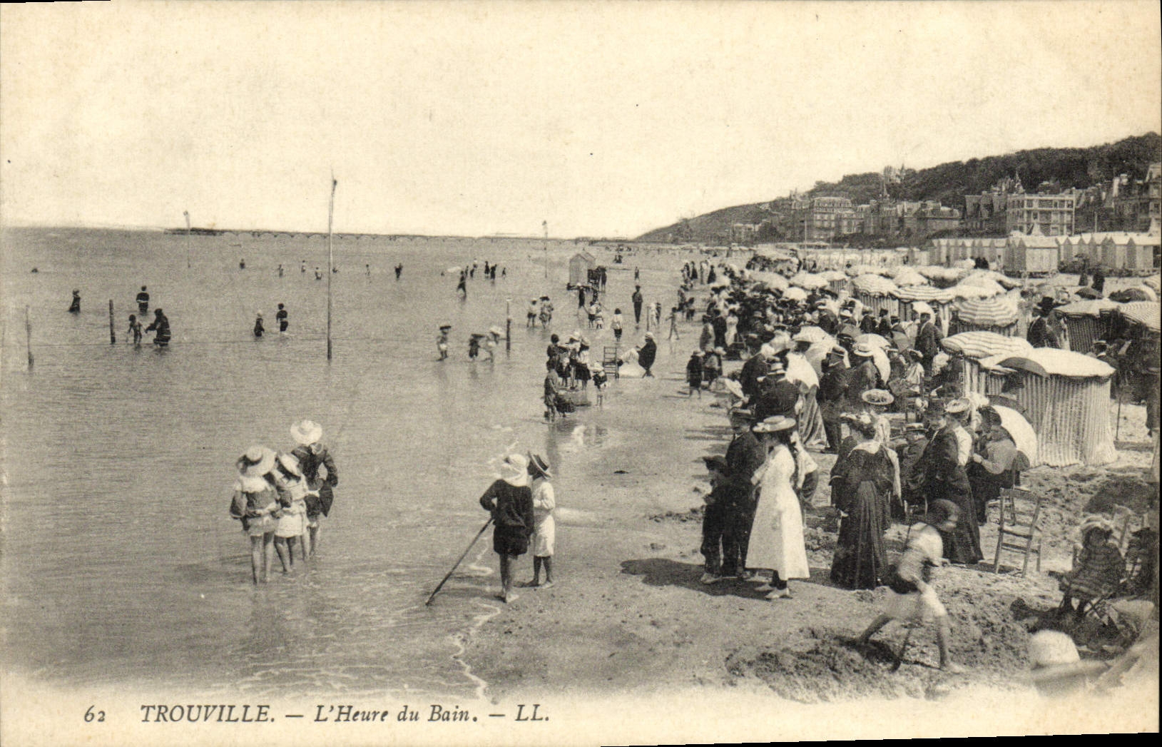 CPA Trouville L'Heure du Bain