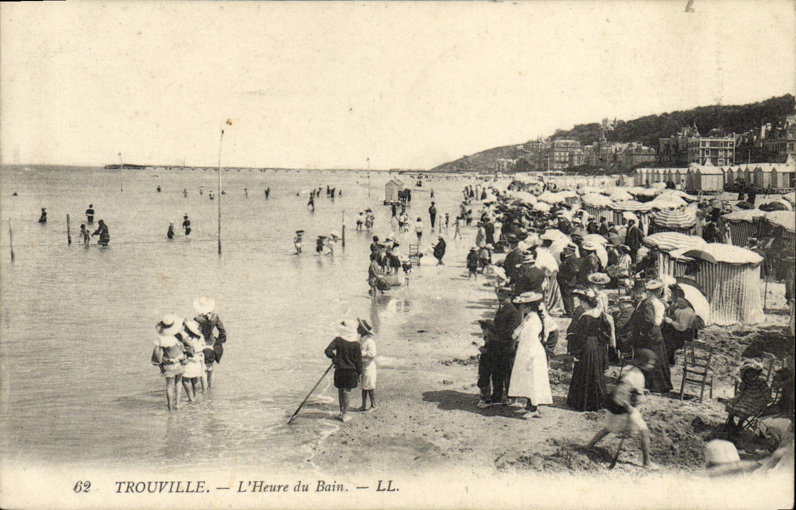CPA Trouville L'Heure du Bain