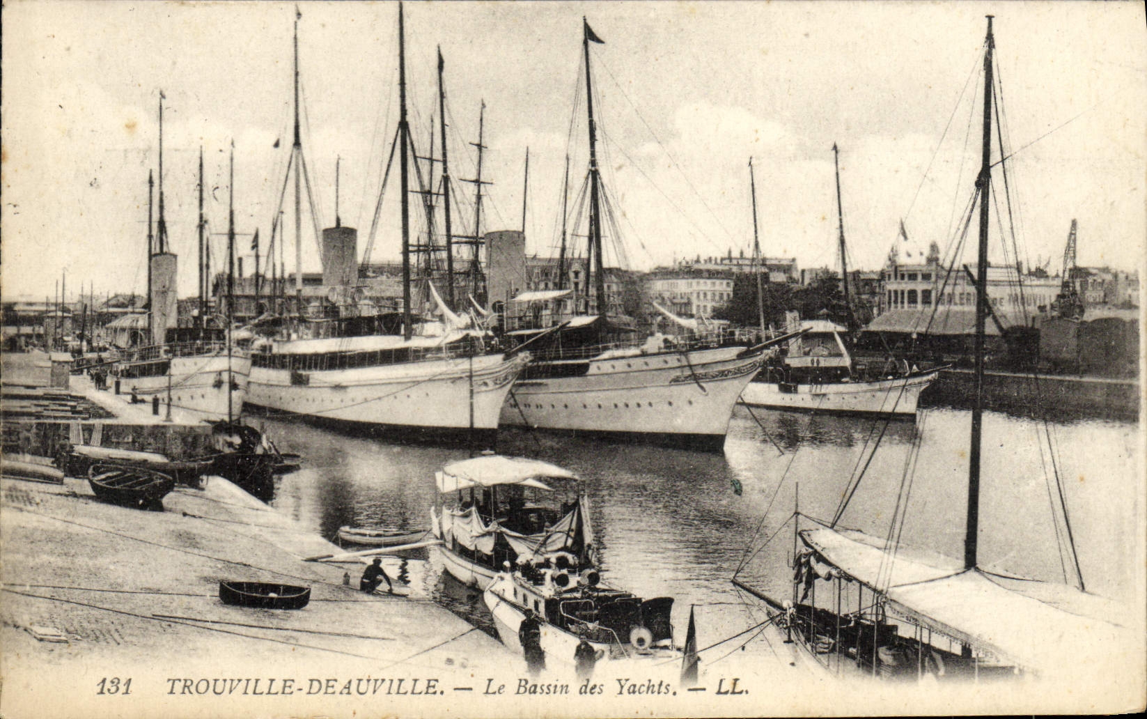CPA Trouville Deauville Le Bassin des Yachts Bateaux