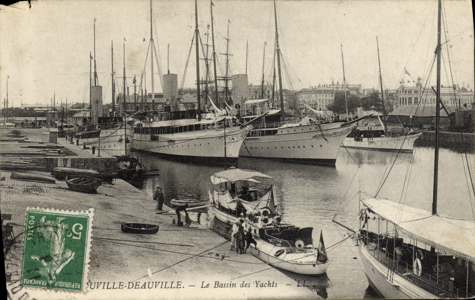 CPA Trouville Deauville Le Bassin des Yachts Bateaux