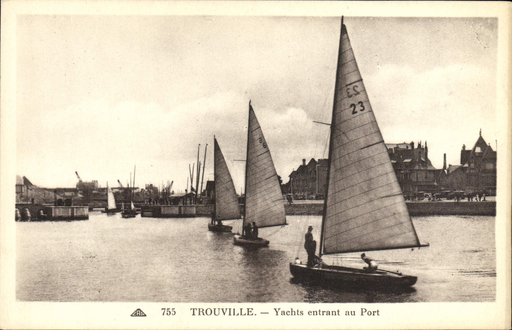La POSTAL Trouville de la VENDIMIA navega entrar al puerto