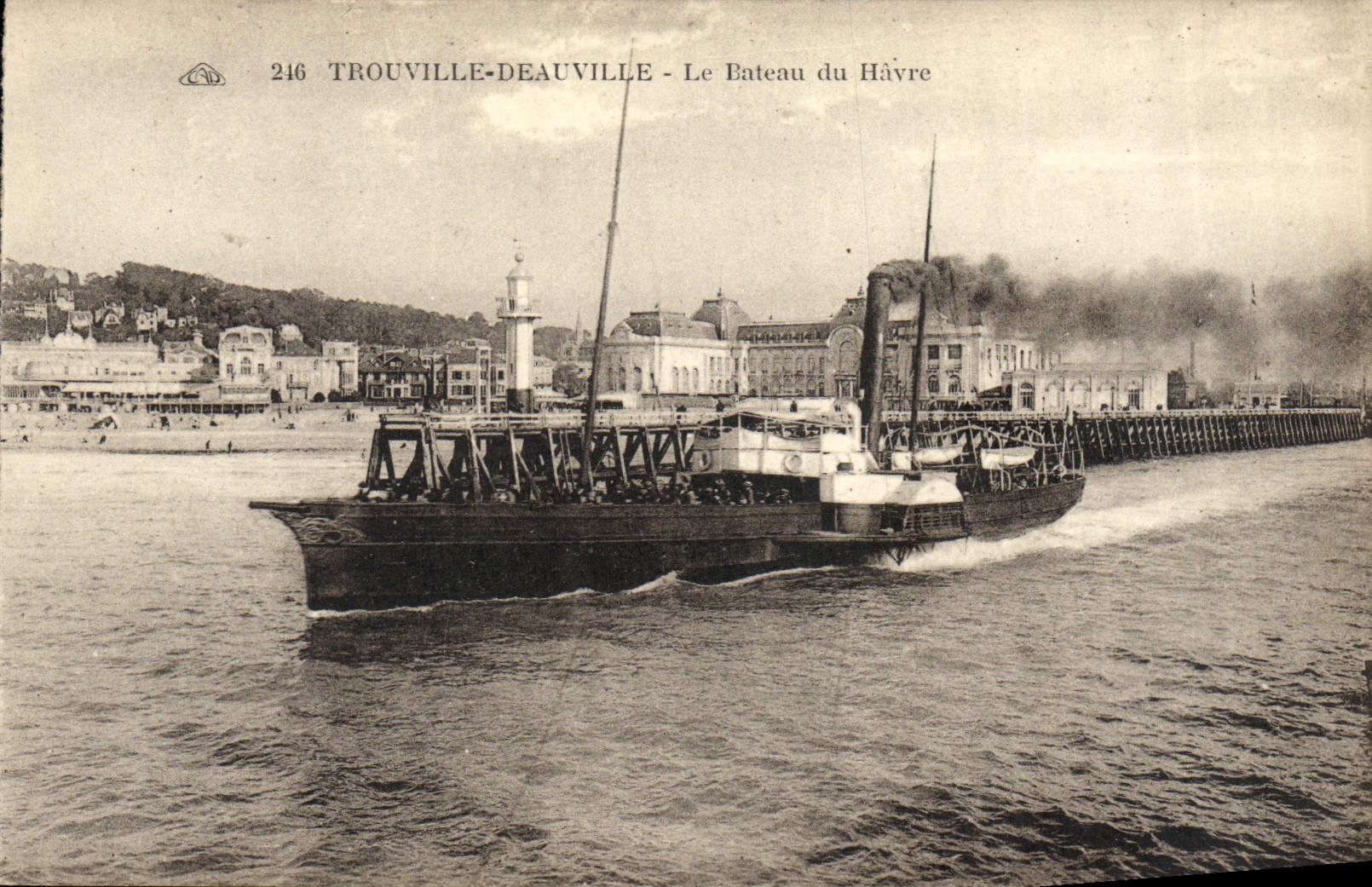 CPA Trouville Reine Des Plages Le Bateau du Havre