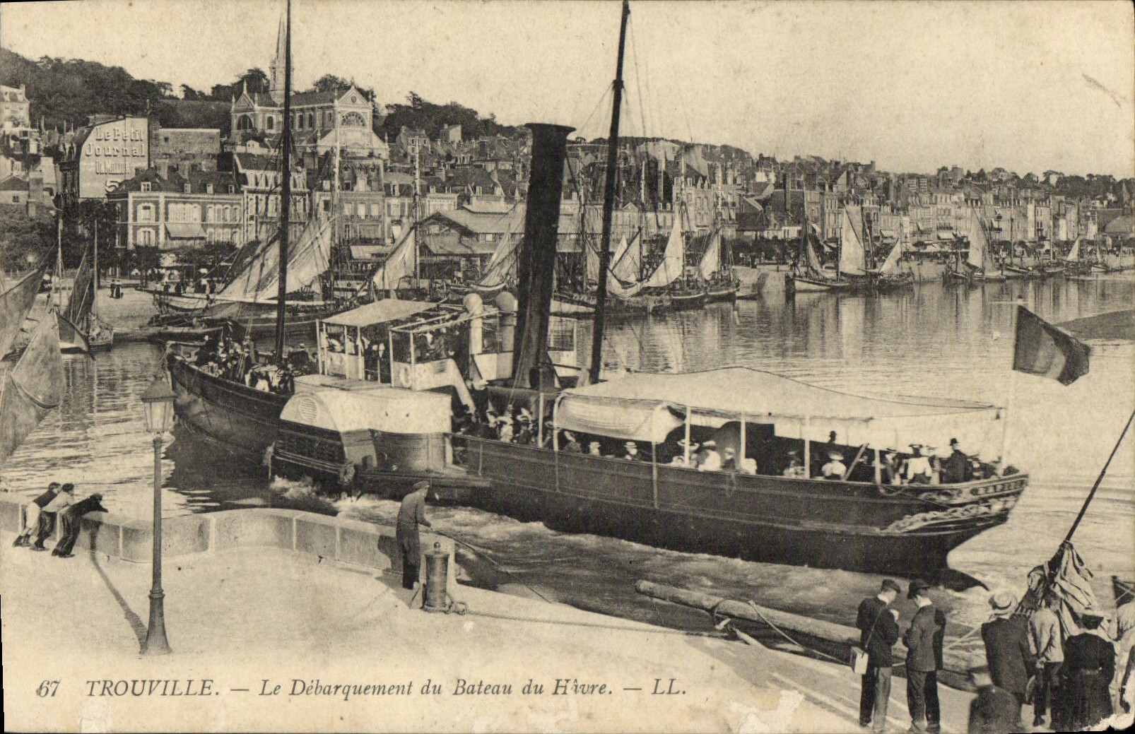 La POSTAL Trouville de la VENDIMIA la descarga del barco de Le Havre pesca Sinning