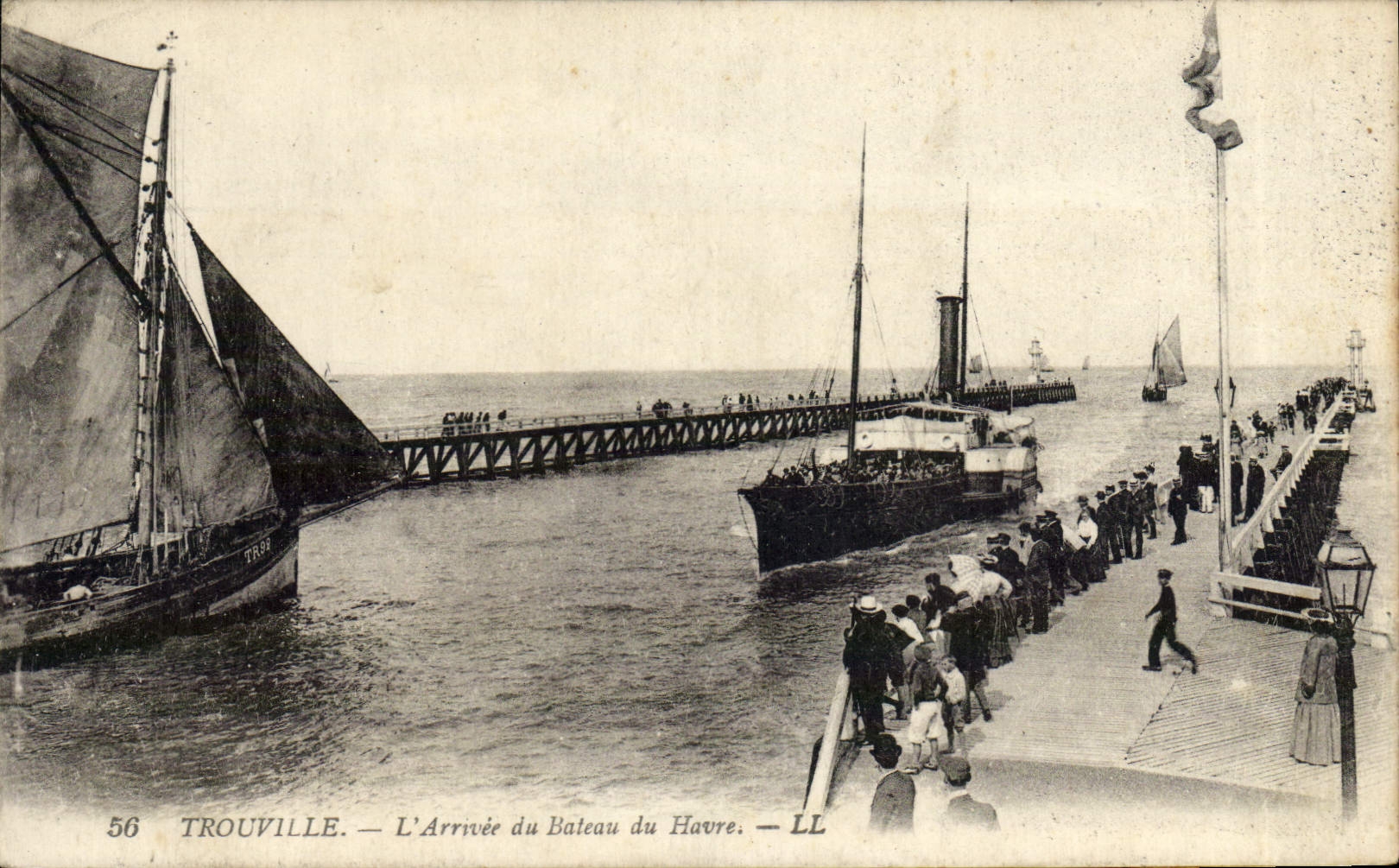 CPA Trouville L'Arriviee du Bateau du Havre