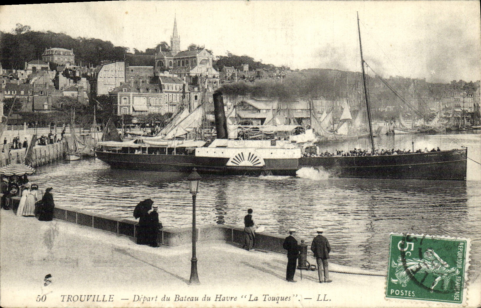 CPA Trouville Depart du Bateau du Havre La Touques
