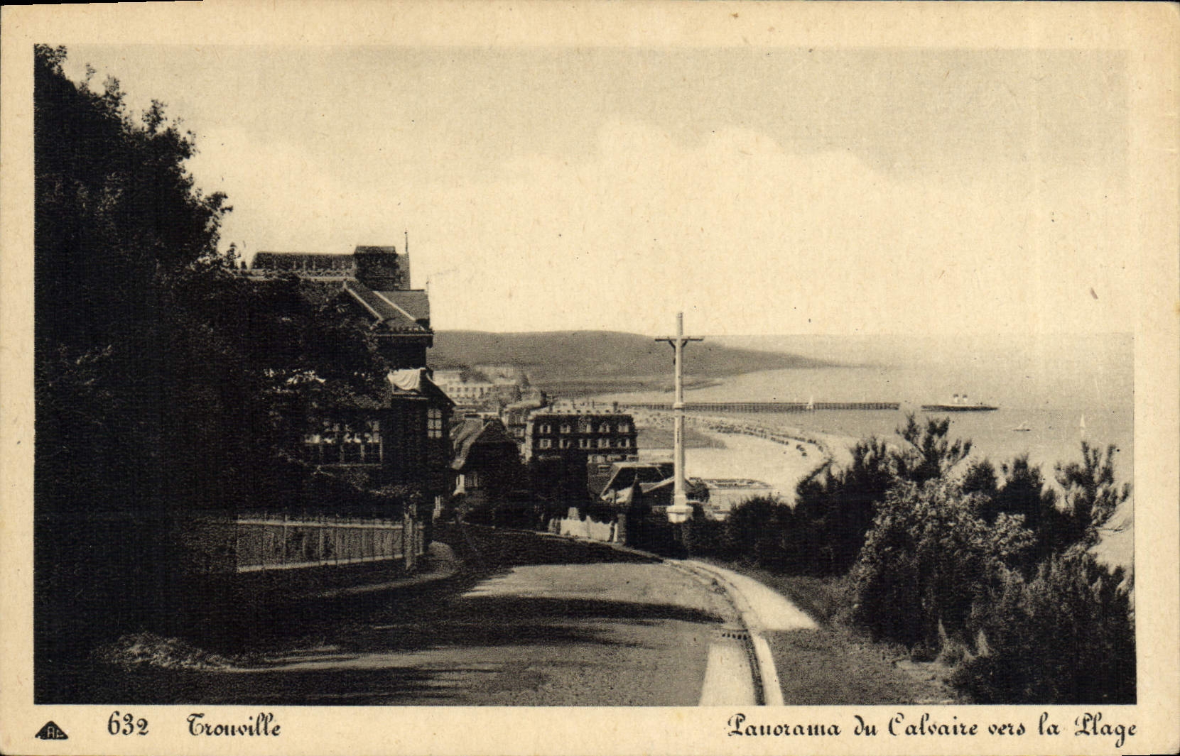CPA Trouville Reine des Plages Panorama du calvaire vers la plage
