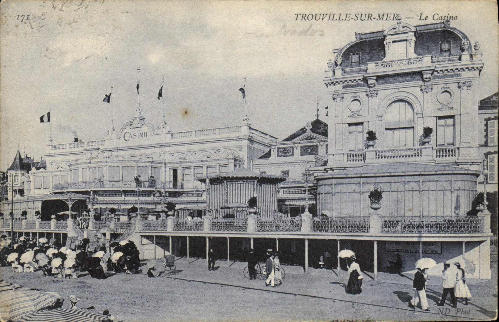 POSTAL Trouville de la VENDIMIA en el mar el casino