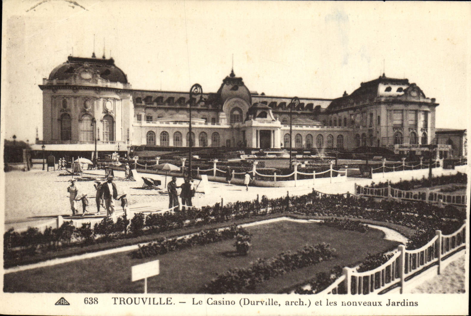 CPA Trouville Le Casino et les nouveaux jardins