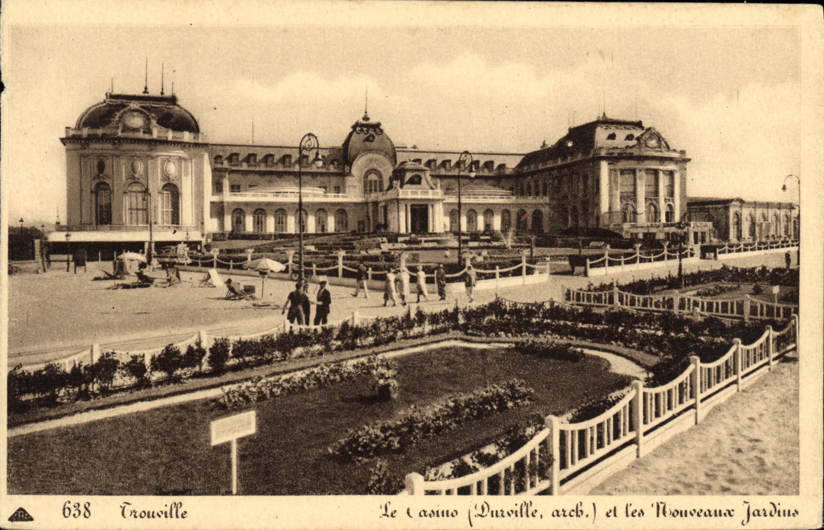 CPA Trouville Le Casino et les nouveaux jardins