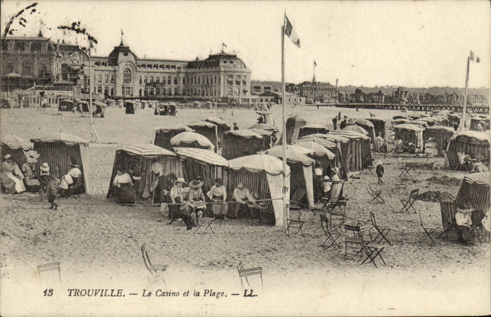 POSTAL Trouville de la VENDIMIA el casino y la playa