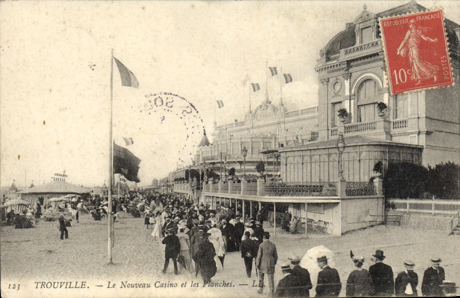 CPA Trouville Le Casino et les Planches