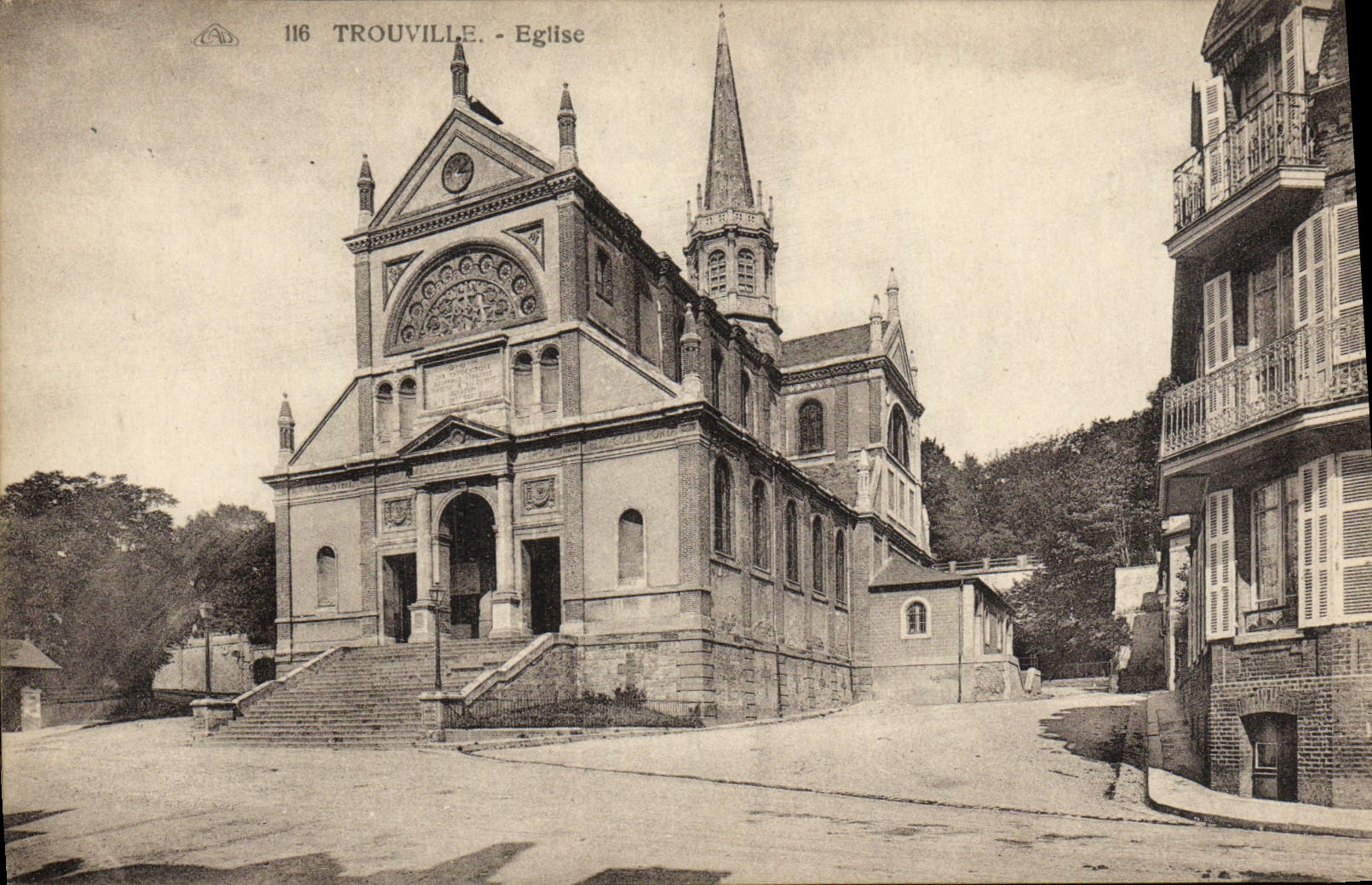 POSTAL Trouville de la VENDIMIA la iglesia