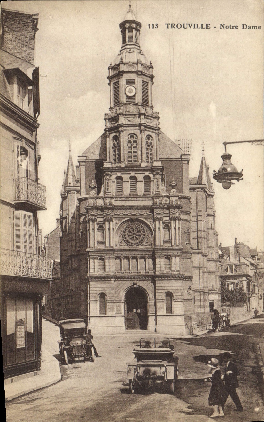 CPA Trouville L'Eglise Notre Dame de Bon Secours Automobile 