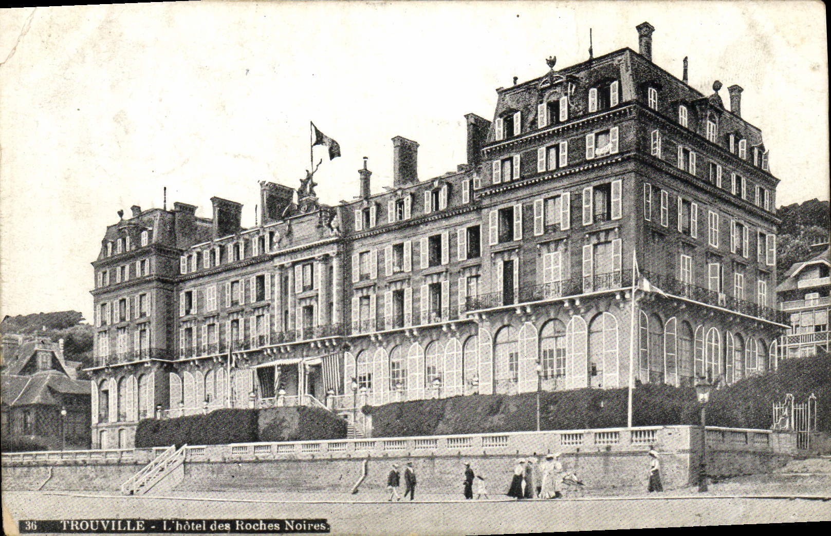 POSTAL Trouville de la VENDIMIA el hotel de las rocas negras