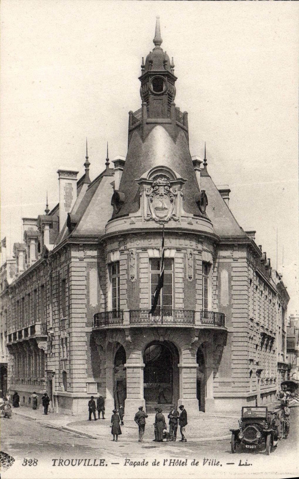Ataque frontal de Trouville de la POSTAL de la VENDIMIA del ayuntamiento