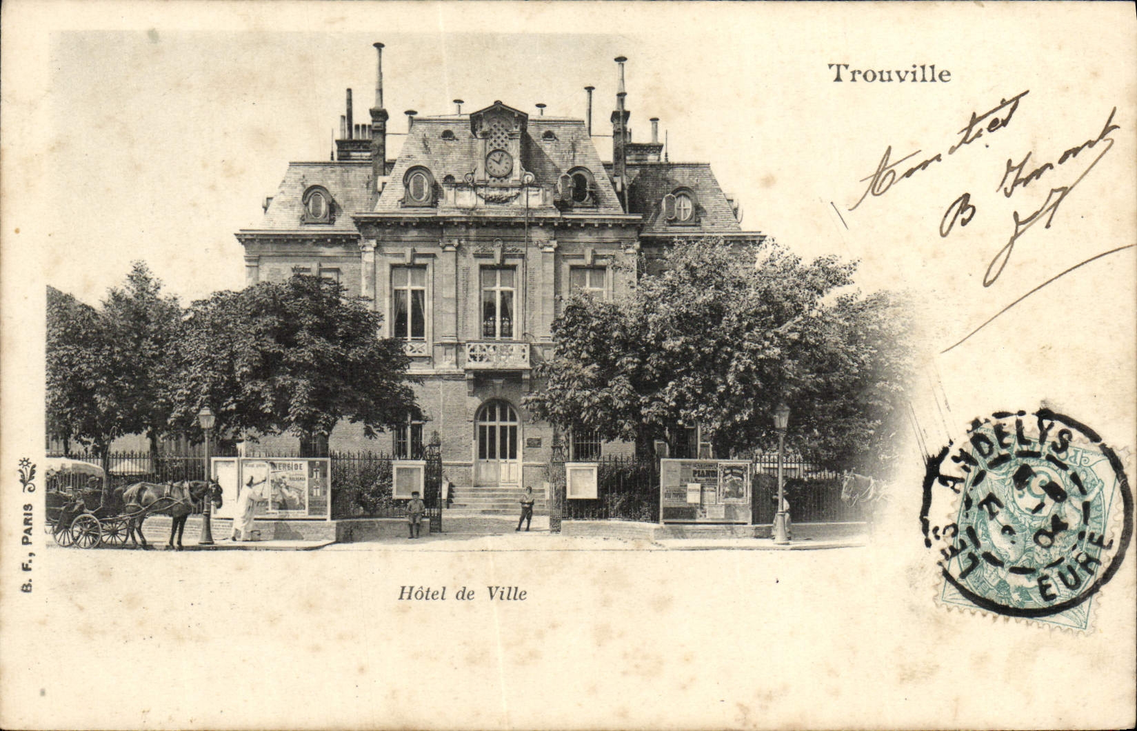 CPA Trouville Facade de L'Hotel de Ville
