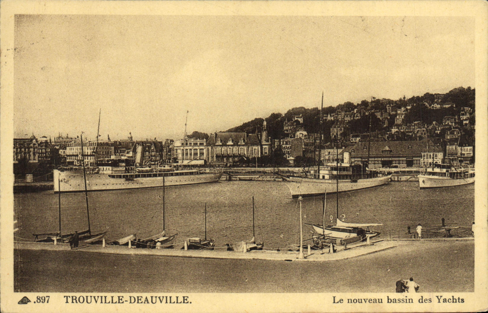 CPA Trouville Deauville Le nouveau bassin des yachts Bateaux