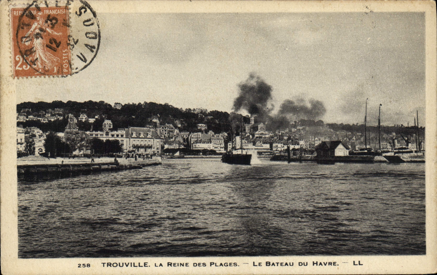 CPA Trouville La Reine Des Plages Le Bateau Du Havre