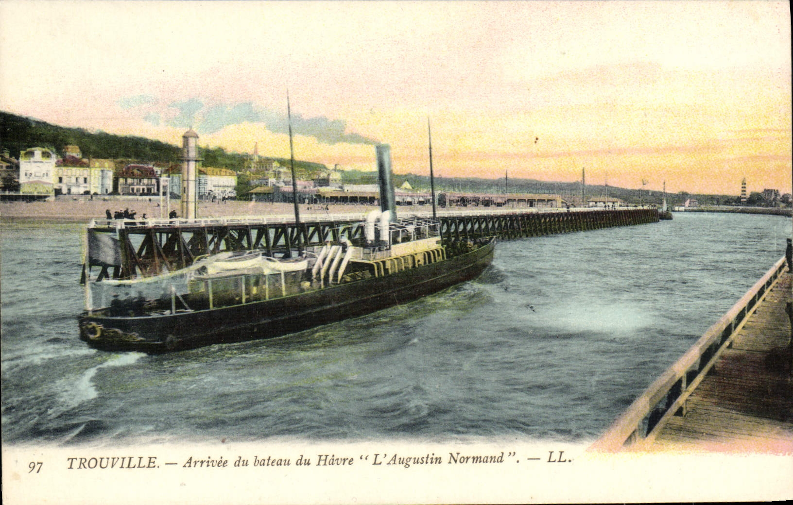 La POSTAL Trouville de la VENDIMIA llegó del barco de Le Havre el Agustín Normand