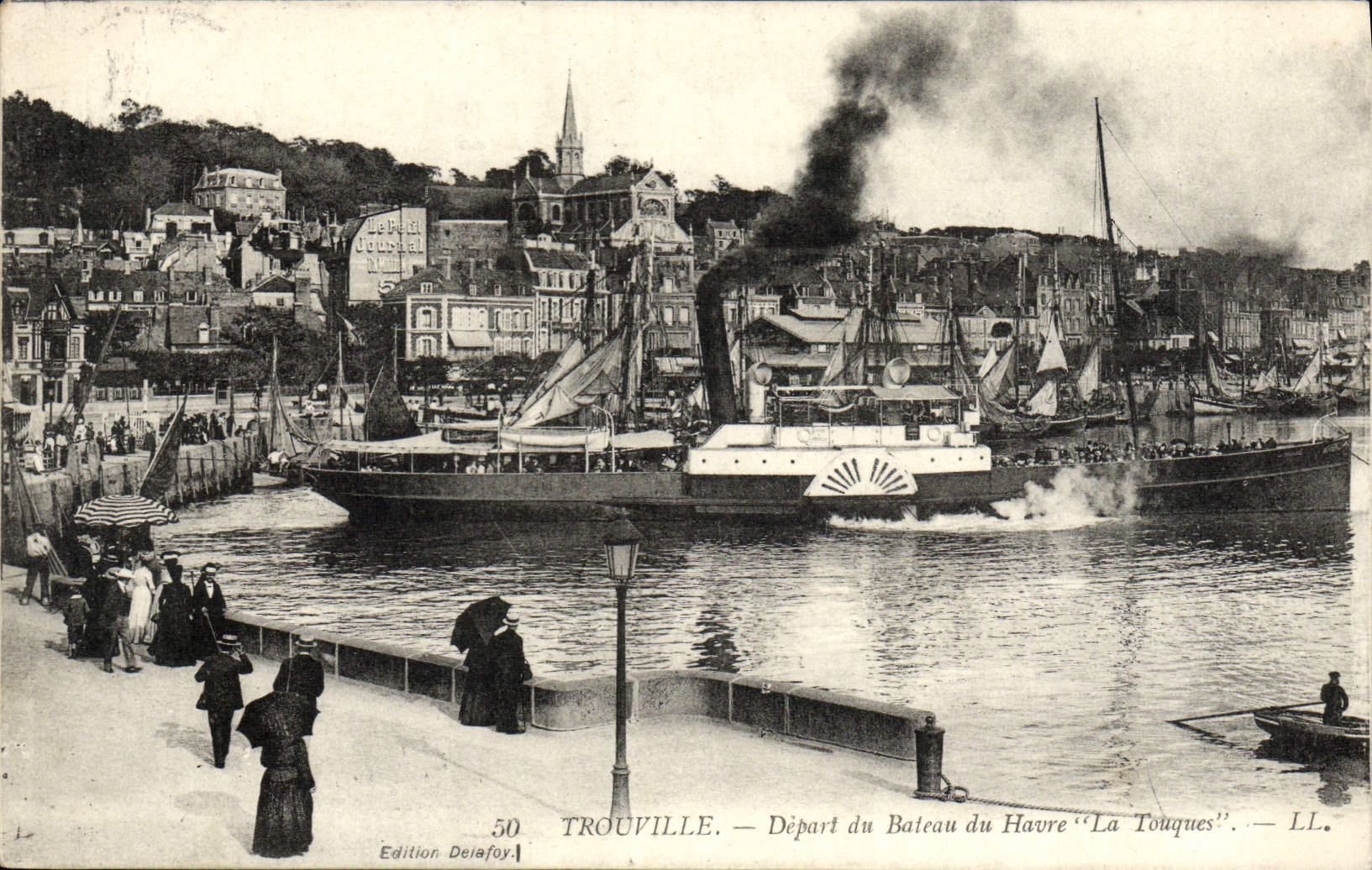 CPA Trouville Depart du bateau du havre La Touques
