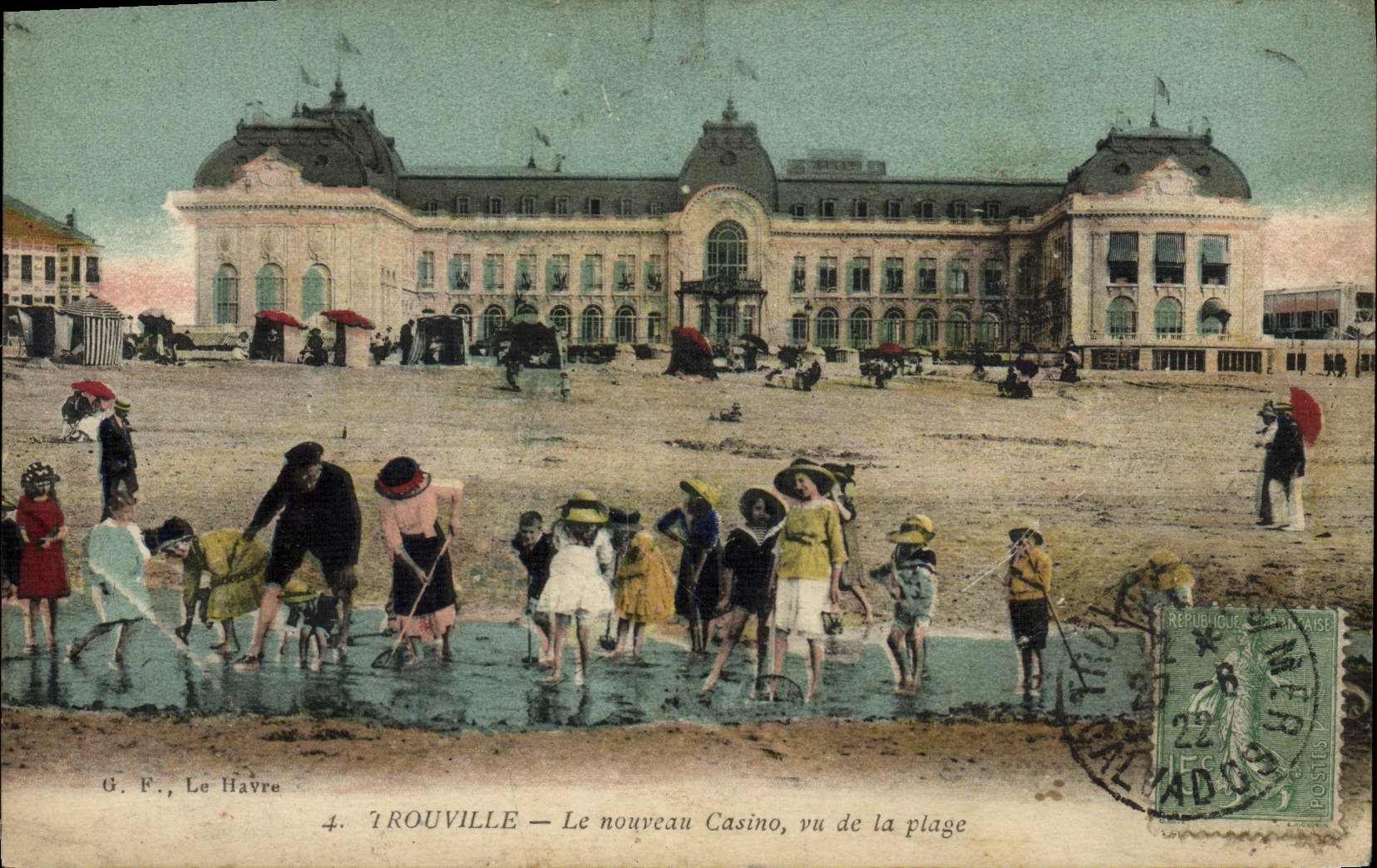 CPA Trouville Le nouveau casino vu de la plage Enfants