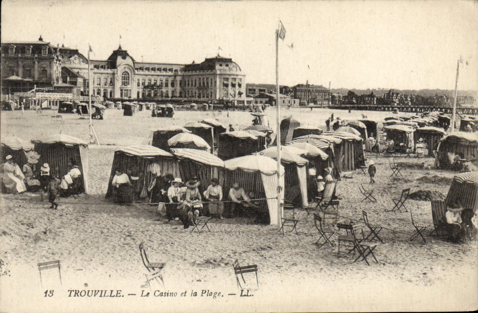 CPA Trouville Le casino et la plage