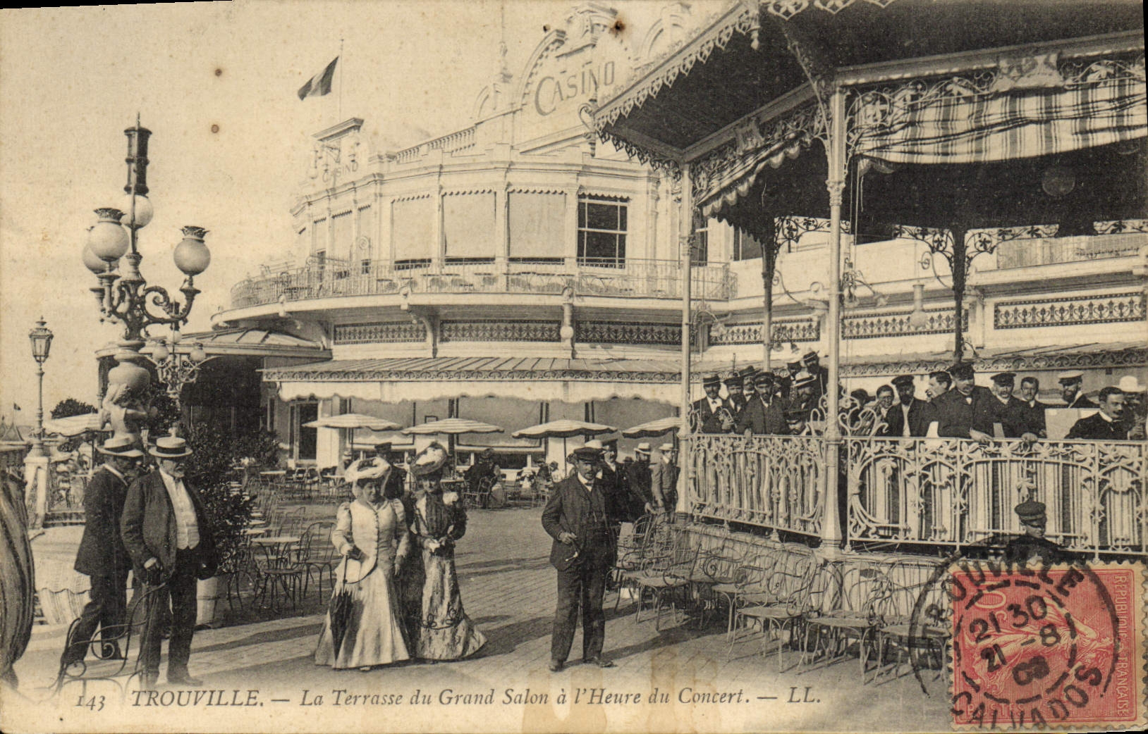 CPA Trouville La terrasse du grand salon a l'heure du concert