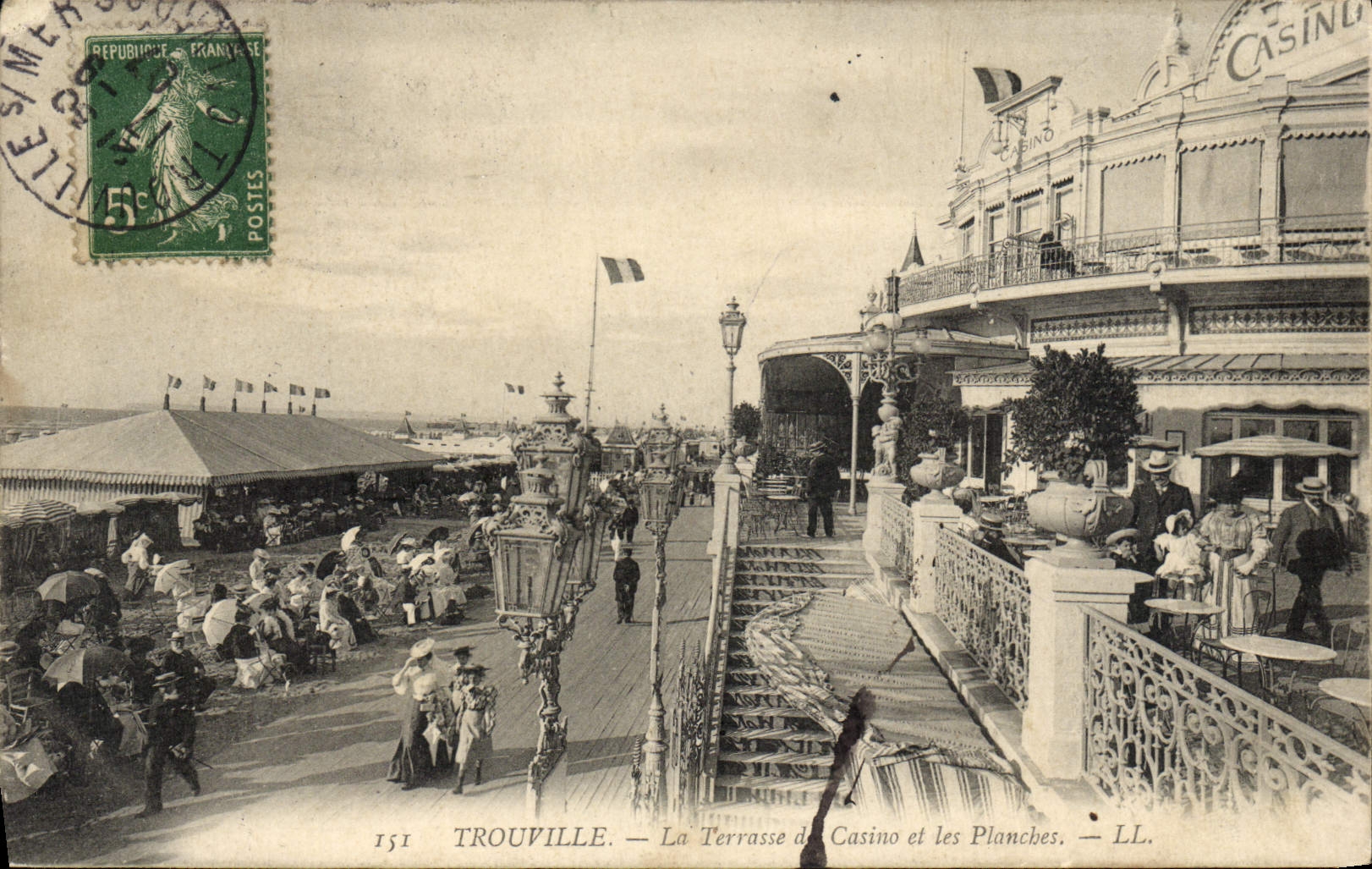 POSTAL Trouville de la VENDIMIA la terraza del casino y de tableros