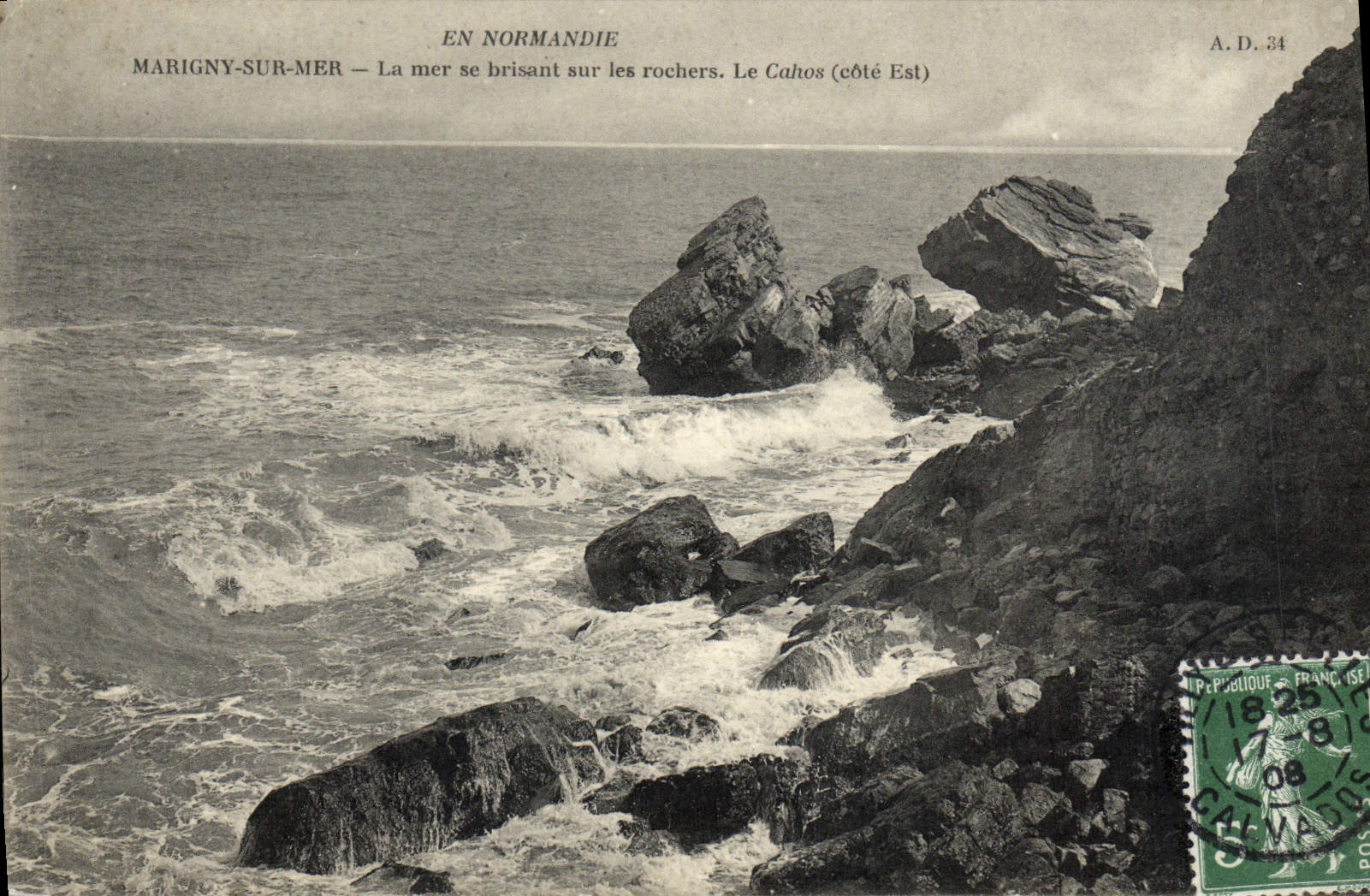 CPA En Normandie Marigny sur mer La mer se brisant sur les rochers