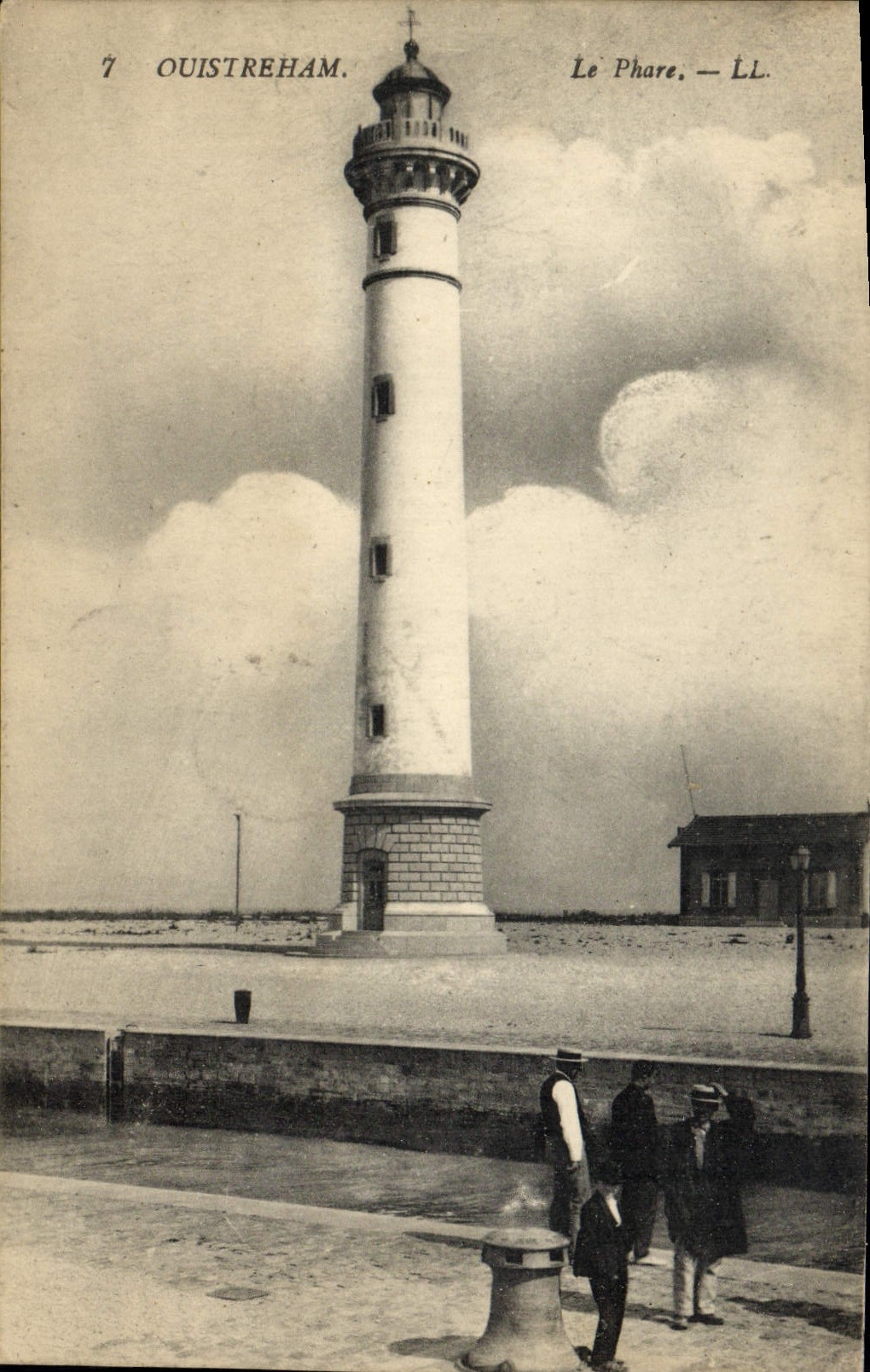 CPA Ouistreham Le Phare