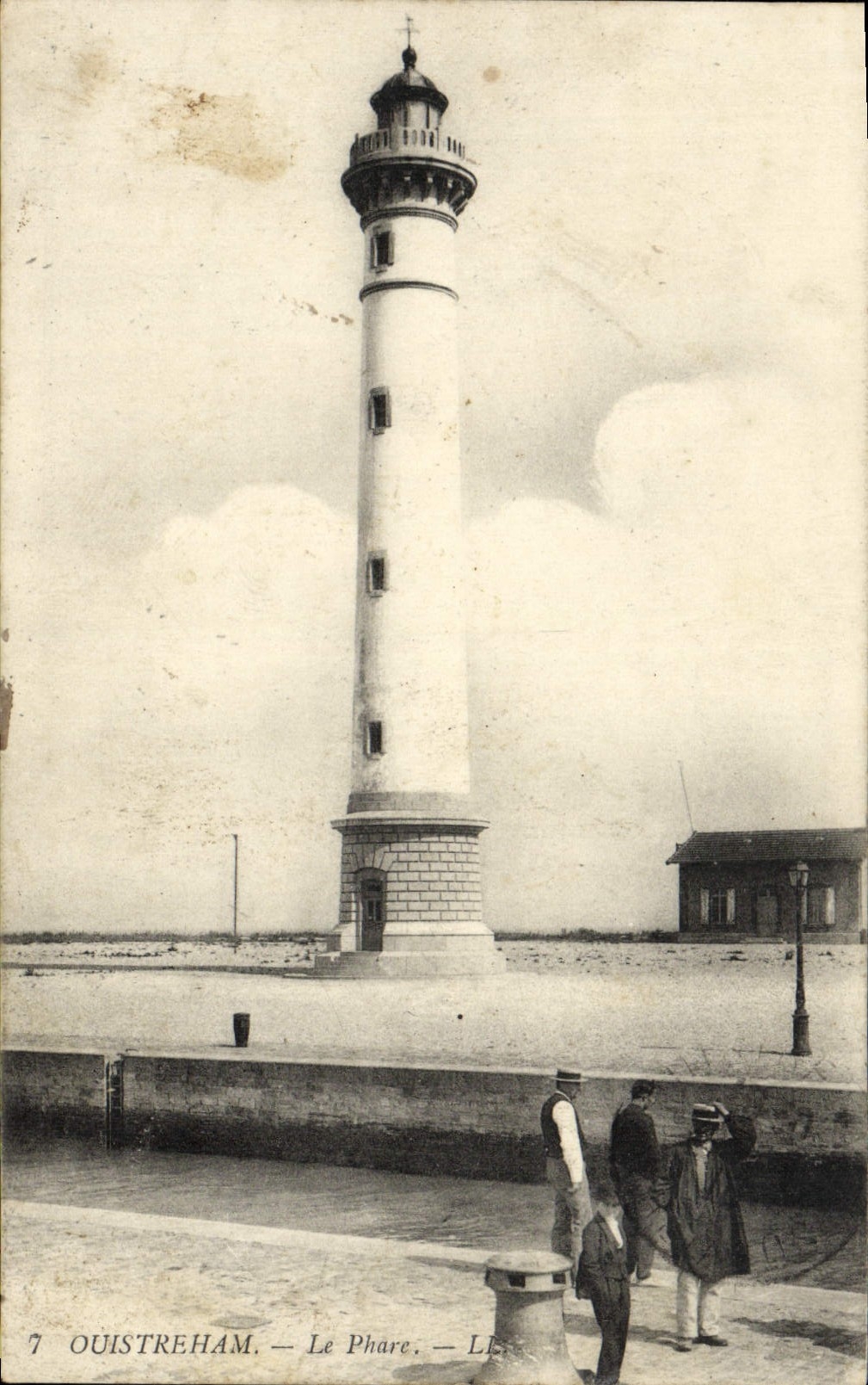 CPA Ouistreham Le Phare