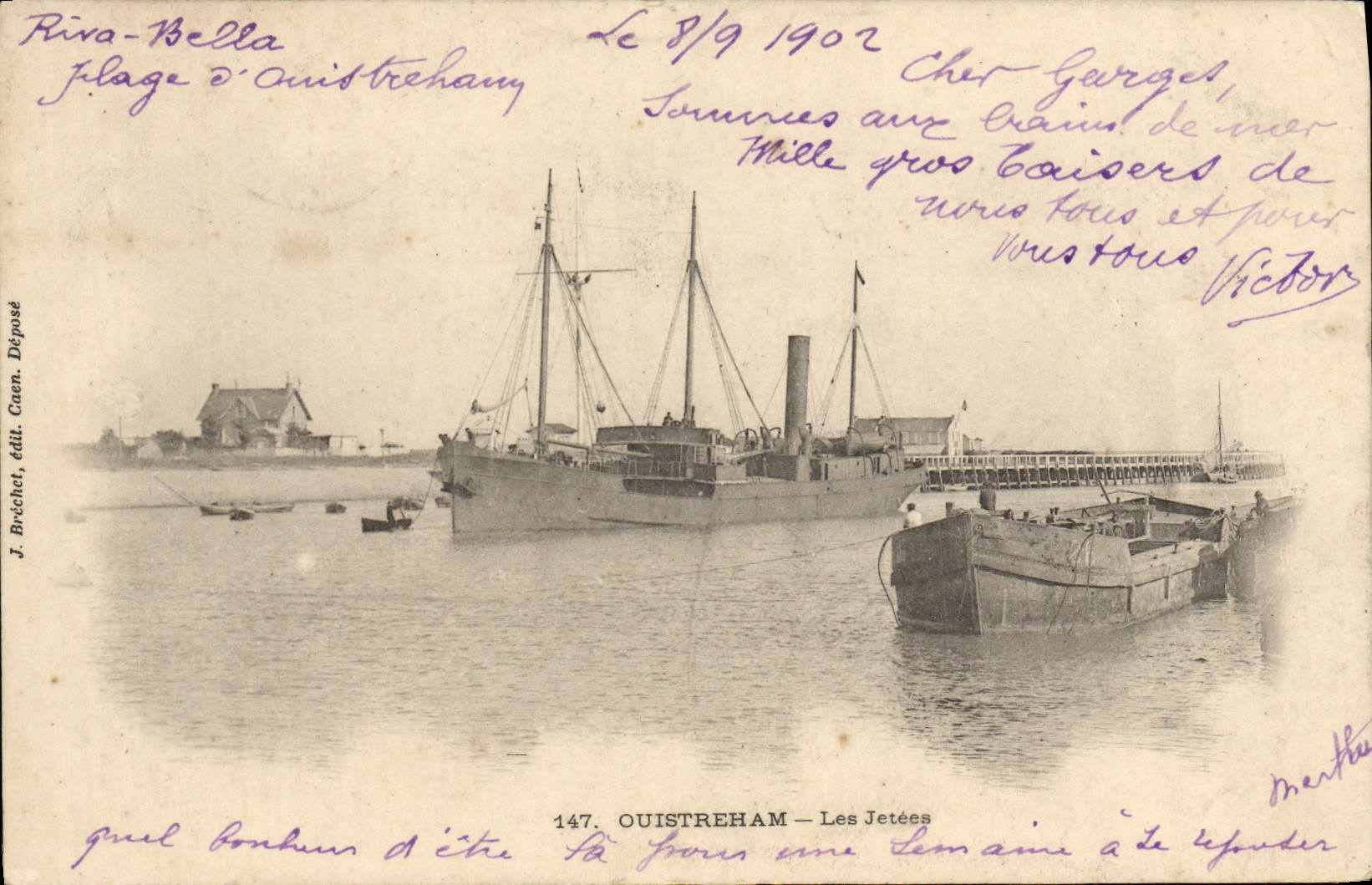 CPA Ouistreham Les jetees Bateaux