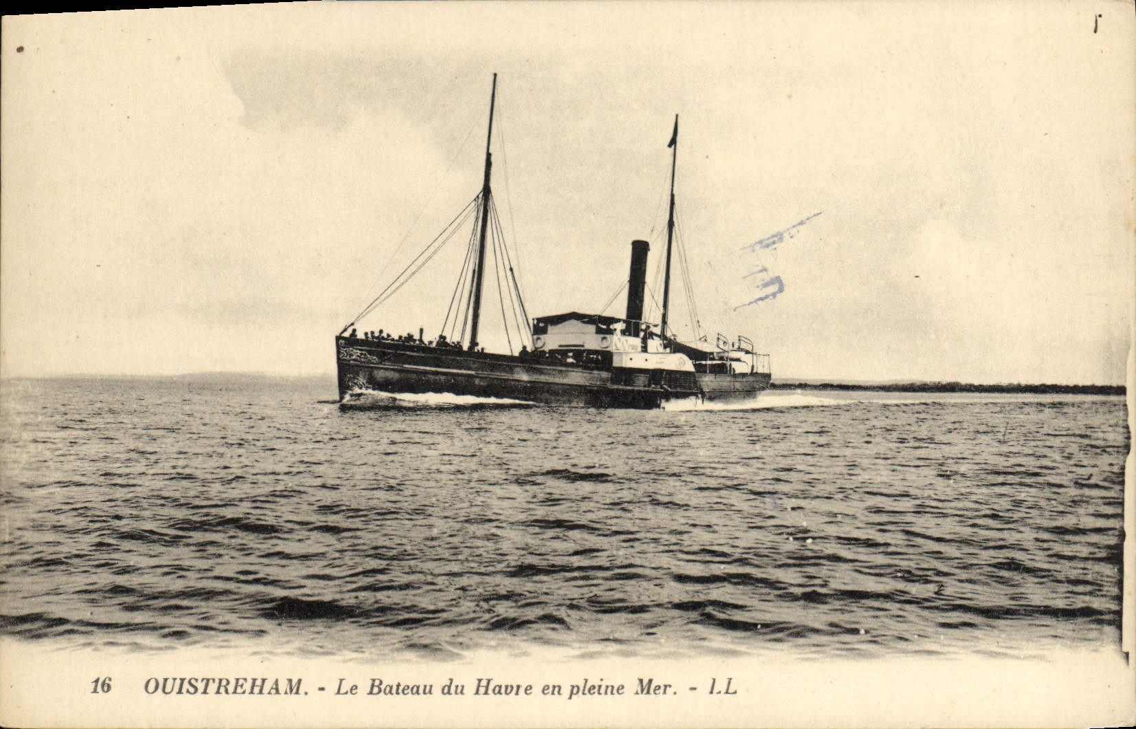CPA Ouistreham Le bateau du havre en pleine mer