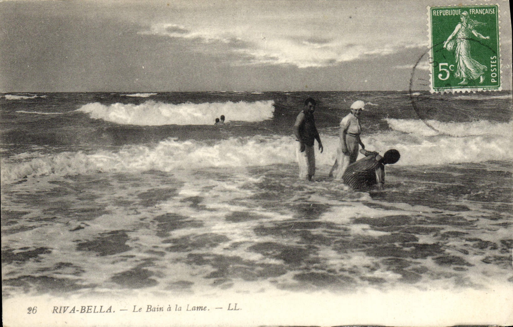 VINTAGE POSTCARD Riva bleated the bath with the blade